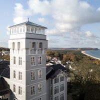 Vju_Hotel_aussen_Luftbild_Turm_Herbst_Web