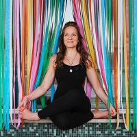 Mirjam Knickriem stellt sich als Yoga Beat Fusion Lehrerin auf dem ersten Yoga Beat Fusion Community Flow Day in Berlin vor.
